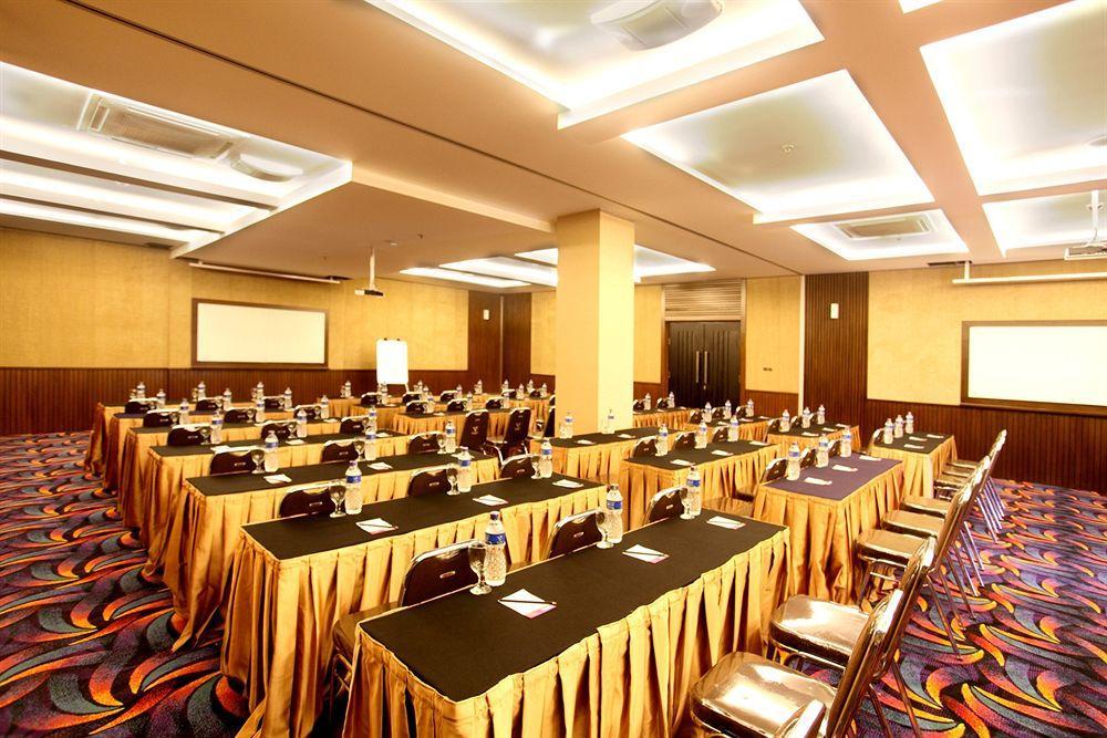 Vio Hotel Pasteur Бандунг Екстериор снимка